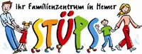 Logo des Familienzentrums Stüps in Hemer mit bunten Buchstaben und Figuren.