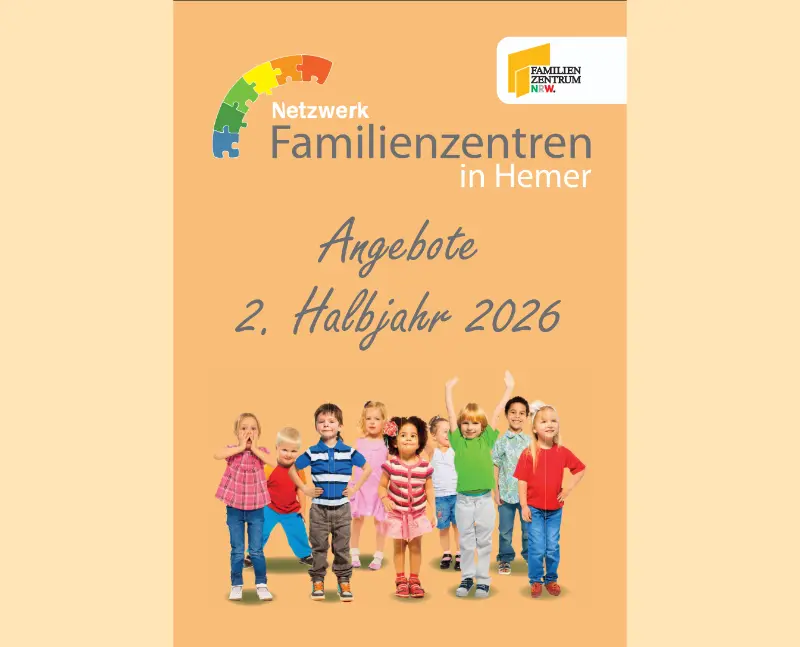 Das Titelblatt der Angebotsbroschüre in Hemer zeigt Kinder und den Titel „Angebote 2. Halbjahr 2026“.